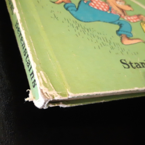 1962 The Big Honey Hunt by Stanley & Janice Berenstain - Picture 3 of 9